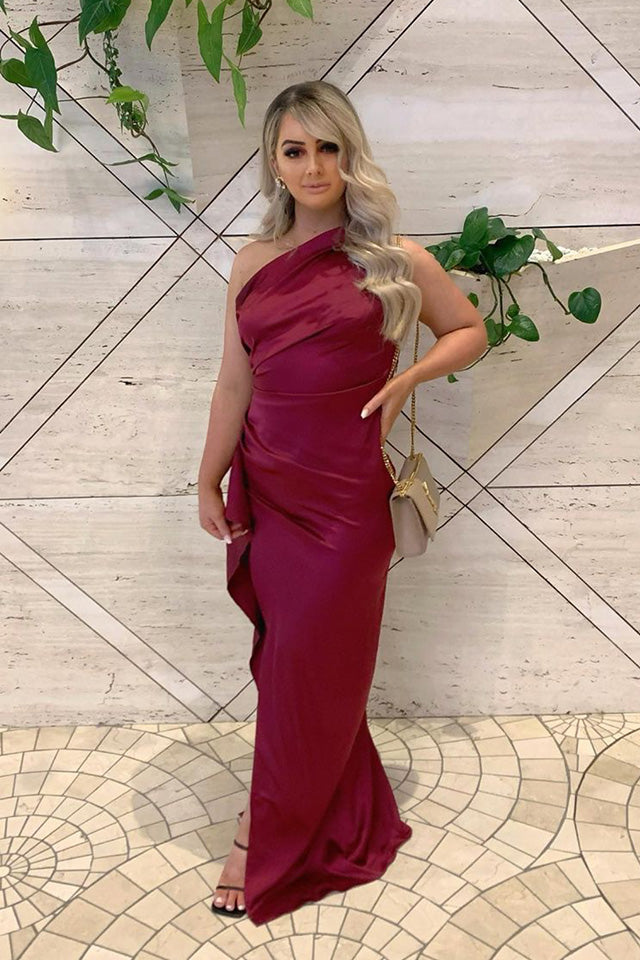 Designer Dress Hire Perth | Kylies Kloset | Ball Gown Hire.  Hire dresses for School Balls, Race Day or a Wedding Luxury Clutches and Headpieces also available to rent.