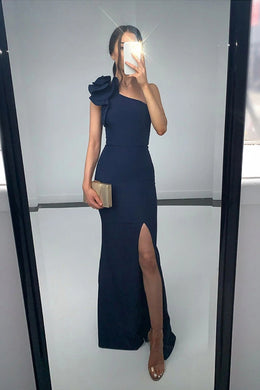 Designer Dress Hire Perth | Kylies Kloset.  SUE GOWN by Bariano.  Hire dresses for School Balls, Race Day or a Wedding Luxury Clutches and Headpieces also available to rent.
