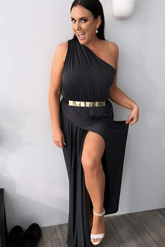 Kylies Kloset - Client wearing Pia Gladys Perey - Designer Dress hire Perth.  Designer Dress Hire Perth Kylie's Kloset.  School Formal Gown Rental, Black Tie events.  Find your perfect outfit from Kylie's stunning collection incl. luxury clutches head pieces